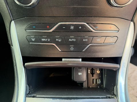 Ford S-Max 2.0 TDCi Titanium Euro 6 (s/s) 5dr 21