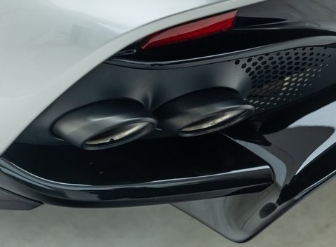 Aston Martin DBX 707 37