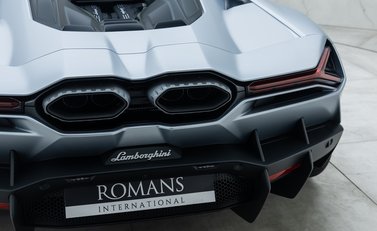 Lamborghini Revuelto 35