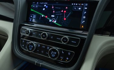Bentley Bentayga V8 AZURE 28
