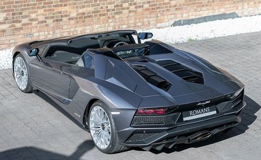 Lamborghini Aventador S LP740-4 Roadster 11
