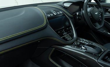 Aston Martin DBX 707 22