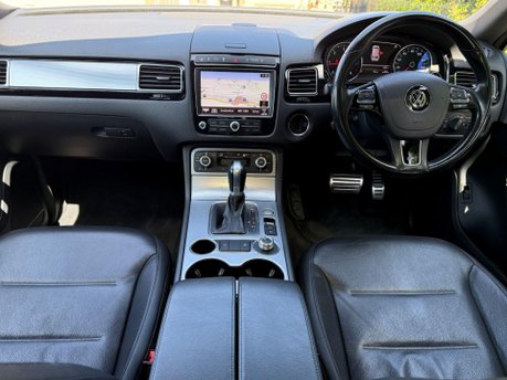 Volkswagen Touareg 3.0 TDI V6 BlueMotion Tech R-Line SUV 5dr Diesel Tiptronic 4WD Euro 6 (s/s) 24