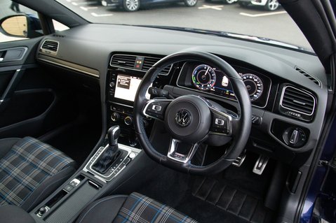 Volkswagen Golf GTE ADVANCE DSG 4