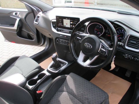 Kia Ceed 1.6 CRDi 2 NAV Sportswagon Euro 6 (s/s) 5dr 17