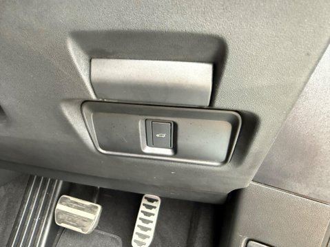 Land Rover Range Rover Evoque 2.0 D200 MHEV Dynamic SE Auto 4WD Euro 6 (s/s) 5dr 32