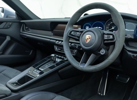 Porsche 911 Targa 4 GTS (992) 12