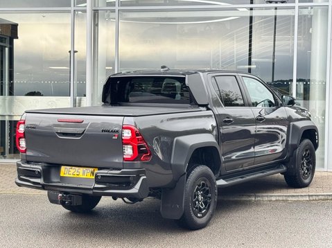 Toyota Hilux GR SPORT 4WD D-4D DCB 8