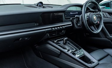 Porsche 911 Carrera GTS (992.2) 22
