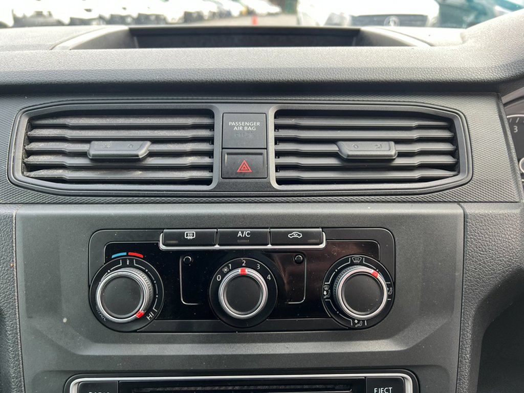 2018 Volkswagen CaddySWB L1H1 C20 Tdi Trendline AIR CON EURO 6 NO VAT — thumbnail 40 of 51