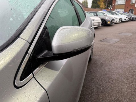 Volvo V40 2.0 D3 SE Lux Nav Geartronic Euro 5 (s/s) 5dr 27