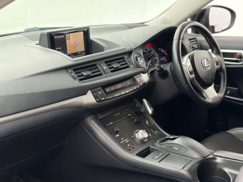 Lexus CT 1.8 CT 200h Luxury CVT 5dr 58