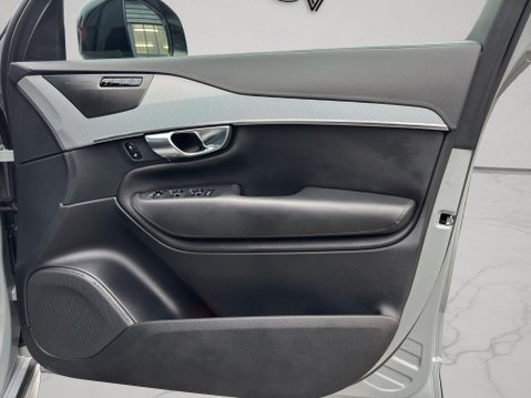 Volvo XC90 2.0 B5 MHEV Plus Auto 4WD Euro 6 (s/s) 5dr 22
