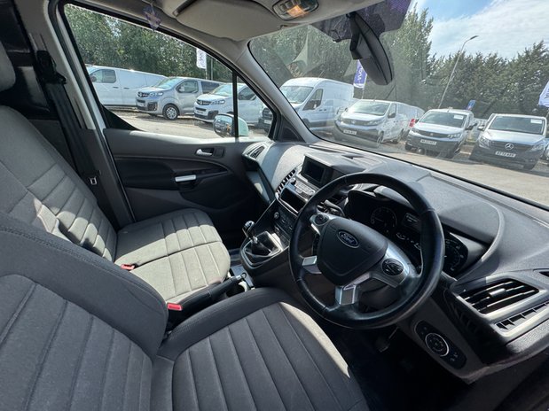 Ford Transit Connect SWB L1H1 Low Roof Limited Air Con EURO 6 12