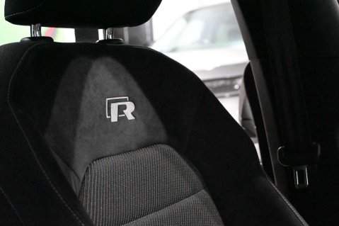 Volkswagen Golf R TSI 4MOTION DSG 9