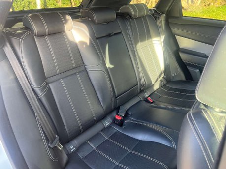 Land Rover Range Rover Velar 3.0 Range Rover Velar R-Dynamic HSE D300 Auto 4WD 5dr 36