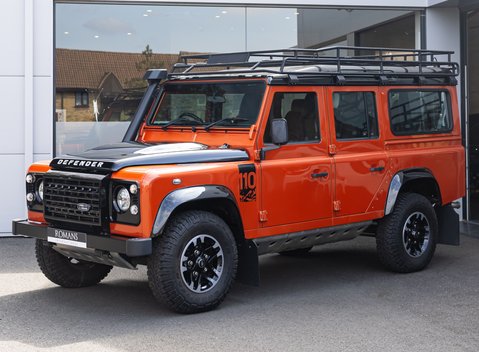 Land Rover Defender 110 ADVENTURE 2