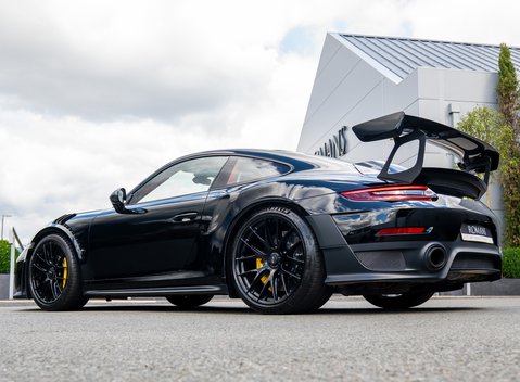Porsche 911 GT2 RS Weissach (991) 4