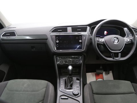 Volkswagen Tiguan 2.0 TSI SEL DSG 4Motion Euro 6 (s/s) 5dr 9