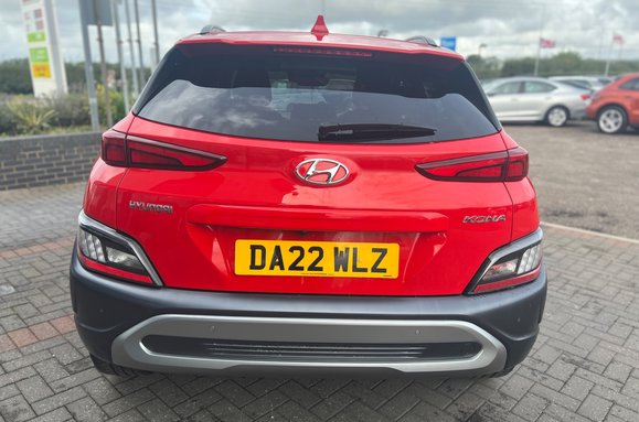 Hyundai KONA T-GDI PREMIUM MHEV 8
