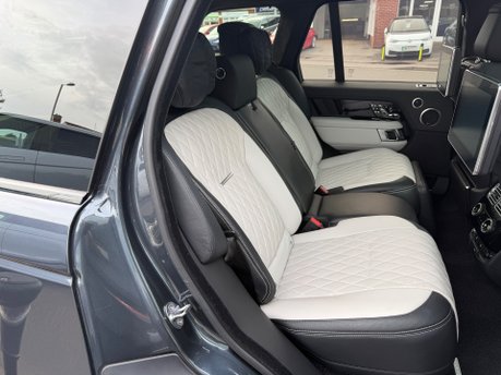 Land Rover Range Rover 5.0 P565 V8 SV Autobiography Dynamic SUV 5dr Petrol Auto 4WD Euro 6 560BHP 37