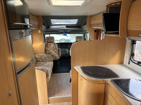 Renault Master LUNAR PREMIER H622 4-BERTH MOTORHOME 23