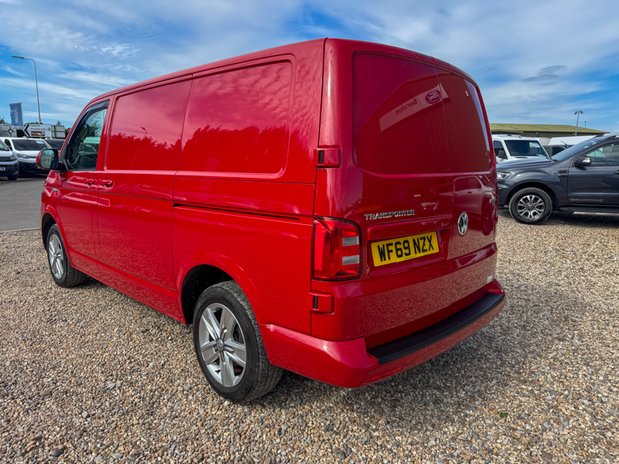Volkswagen Transporter SWB L1H1 Low Roof Highline 4Motion T32 Air Con Alloys EURO 6 NO VAT 13