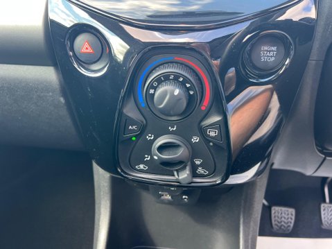 Peugeot 108 1.2 PureTech Allure Top! Euro 6 5dr 40