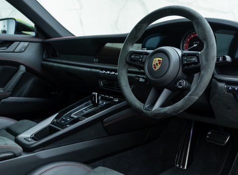 Porsche 911 Carrera GTS (992) 11