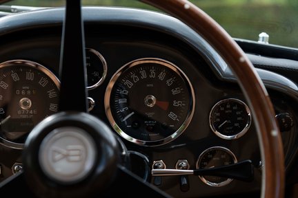 Aston Martin DB6 MKII 18