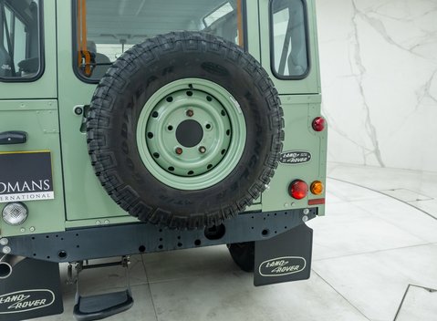 Land Rover Defender 110 HERITAGE 28