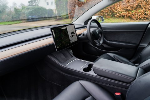 Tesla Model 3 PERFORMANCE 8