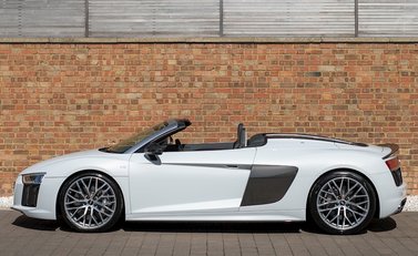 Audi R8 V10 Plus Spyder 2