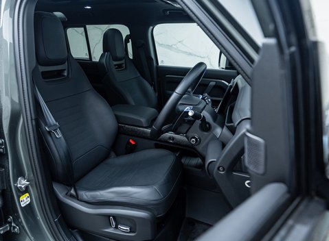 Land Rover Defender OCTA EDITION ONE 12