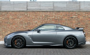 Nissan GT-R Prestige 2
