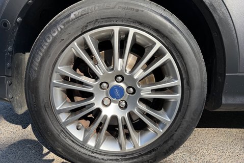 Ford Kuga TITANIUM TDCI 2WD - 10 SERVICES - NEW MOT - NEW DISCS AND PADS ALL ROUND 50