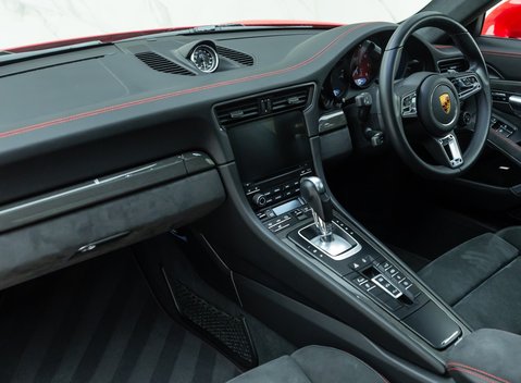 Porsche 911 Carrera 4 GTS (991.2) 19