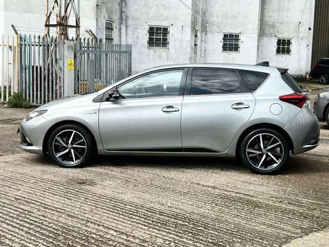 Toyota Auris VVT-I GB25 17