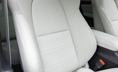 Porsche Macan Turbo Electric 13
