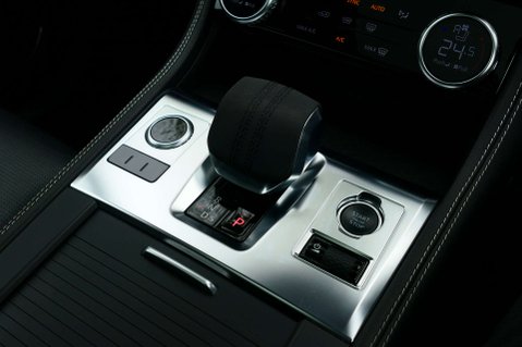 Jaguar F-Pace 2.0 F-PACE R-Dynamic S D MHEV AWD Auto 4WD 5dr 38