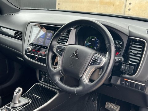 Mitsubishi Outlander PHEV EXCEED 40