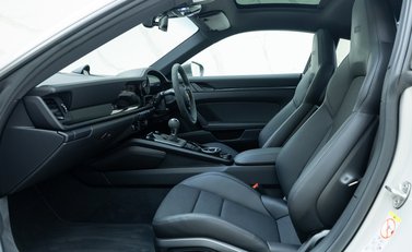 Porsche 911 Carrera T (992) 16