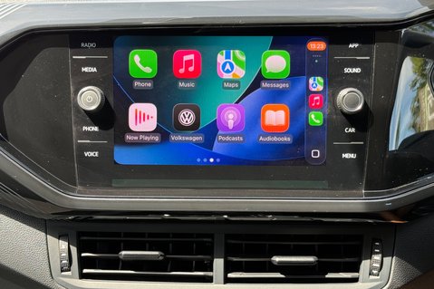 Volkswagen T-Cross SE TSI DSG - ONE OWNER - APPLE CAR PLAY - PARKING SENSORS- FULL SERVICE HIS 4