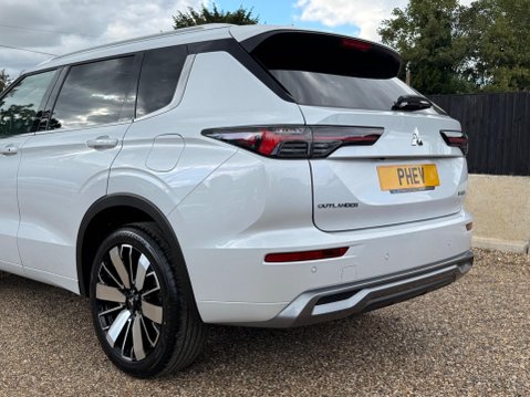 Mitsubishi Outlander 2.4 22.7kWh Diamond CVT 4WD Euro 6 (s/s) 5dr 4