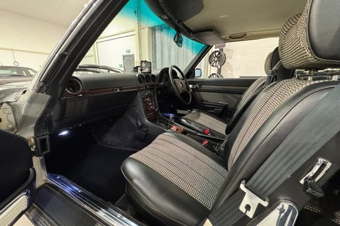 Mercedes-Benz SL Series 350 17