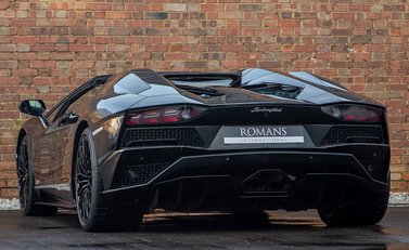 Lamborghini Aventador S LP740-4 Roadster 3