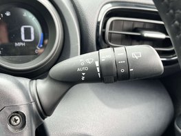 Toyota Yaris 1.5 Yaris Design HEV CVT 5dr 57