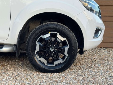 Nissan Navara 2.3 Navara Tekna dCi Auto 4WD 5dr 14