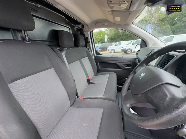 Peugeot Expert MWB L2H1 Bluehdi Professional Premium Plus Air Con Cruise SELECT 15