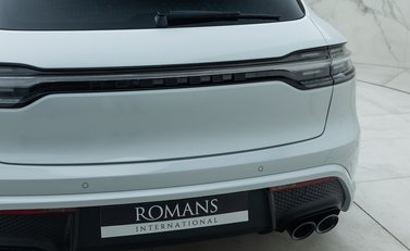 Porsche Macan GTS 32